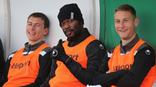 Конгоанският нападател Жуниор Мапуку бързо си намери майстора и в