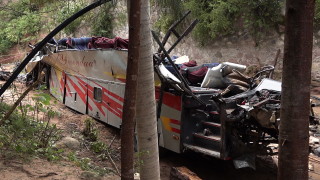 Автобус падна в пропаст в южно Мексико в сряда сутринта