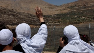 Стотици цивилни бедуини бяха евакуирани в понеделник от предимно друзкия