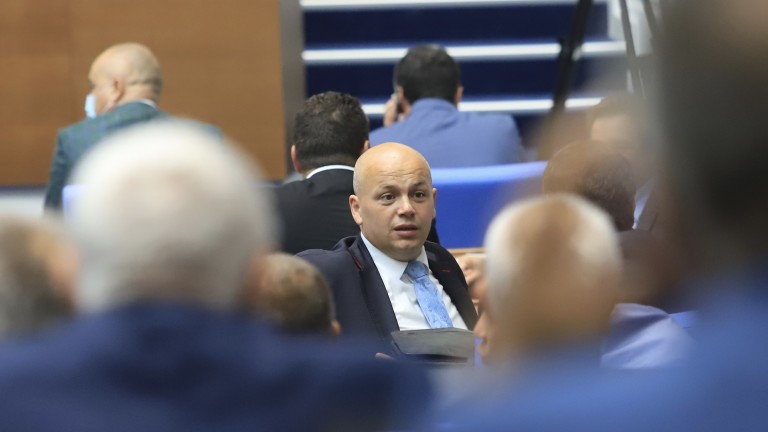ГЕРБ и БСП се скараха за оставката на Андон Балтаков
