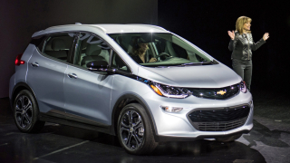 Американският производител General Motors Co привиква в сервиз електрическите превозни