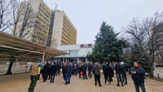 Работници от Мини Марица Изток излязоха на символичен протест Те