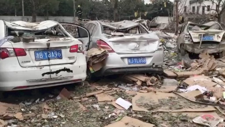 Двама загинали и 30 ранени при експлозия в китайски град