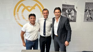 Делегация на германския Айнтрахт Франкфурт посети стадион Георги Аспарухов Тя