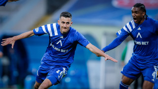 Халфът на Левски Георги Костадинов говори пред журналистите на аерогара