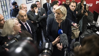 Националисти vs. глобалисти и фенове на мигрантите - френските избори за Марин льо Пен