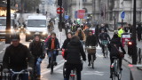 Транспортът във Франция спря в протест срещу пенсионните реформи на Макрон