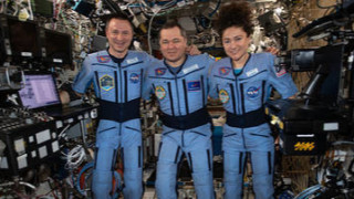 Настоящият 63 и екипаж на МКС включващ руските космонавти Анатолий Иванишин