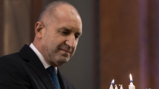 В студиото на БНТ бившият говорител на служебното правителство Антон Кутев