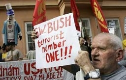 Чехия протестира срещу ракетите на Буш