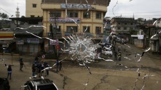 Трима души бяха убити и девет ранени в неделя при