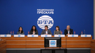 Председателят на БСП Крум Зарков и гражданският активист Ваня Григорова