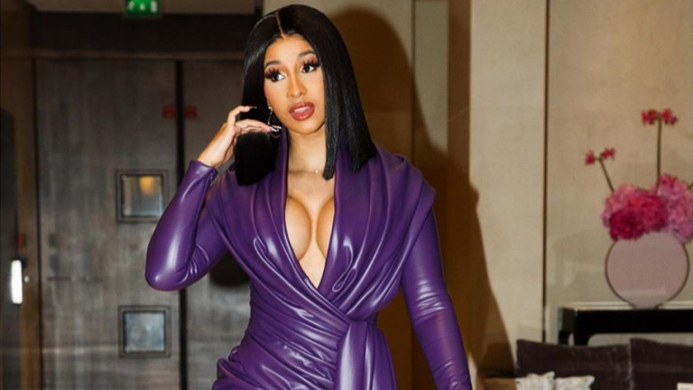 Кой подари бебешко столче за 8 хил. долара на Cardi B