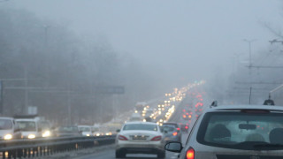 Силно затруднен е трафикът по автомагистрала Хемус в продължение