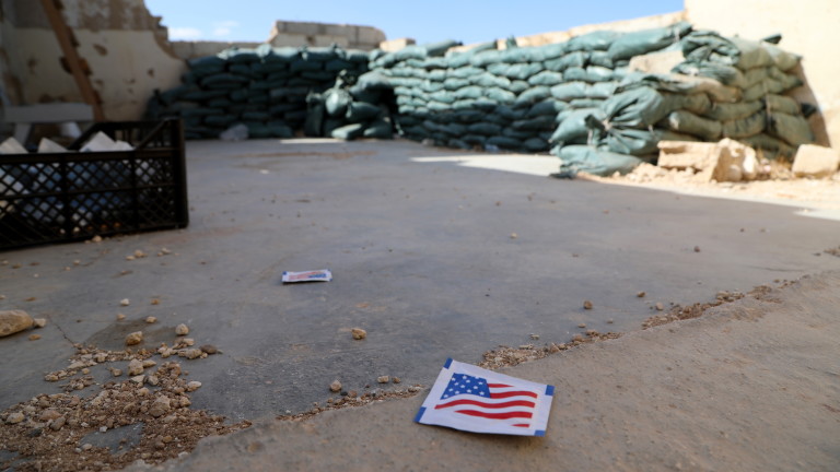 САЩ се изтеглиха от най-голямата си база в Северна Сирия
