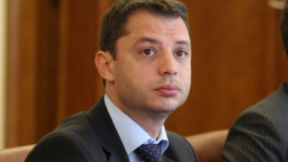 Делян Добрев пита дали Станишев може да смята, проверяват митничари за фалшиви дипломи...