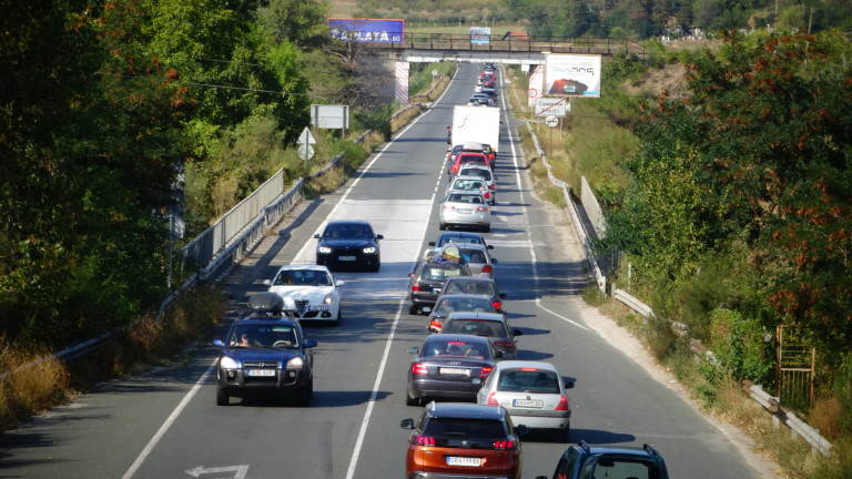Очаква се засилен трафик по пътищата в края на трите почивни дни