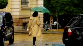 Днес над източната половина от страната ще е облачно с