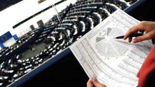 Европарламентът запазва дясната си ориентация