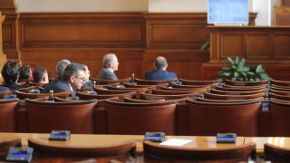 Депутатите провалиха и извънредното си заседание