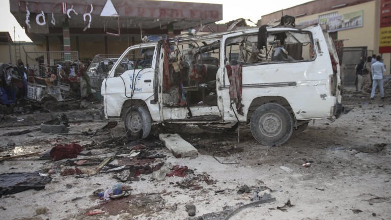 Десетки загинали при атентат в Сомалия