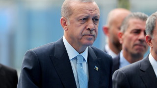 Турската валута лирата отслабна до рекордно ниско равнище от 4 9767