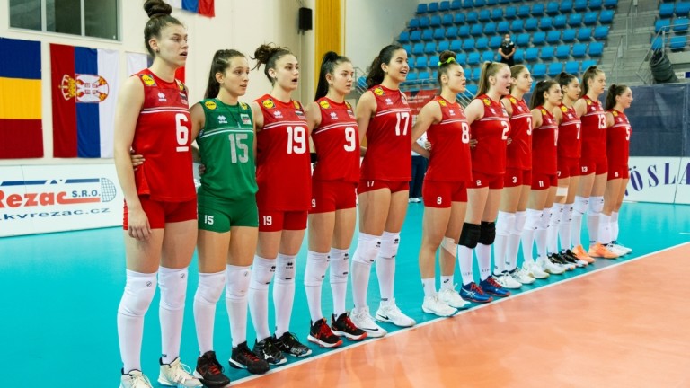 Националният отбор за жени под 17 години, воден от Диян