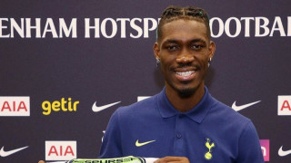 Ювентус проявява интерес към полузащитника на Тотнъм Ив Бисума Това