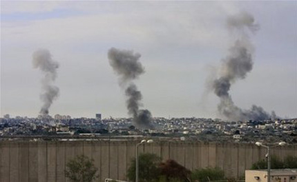 Израел бомбардира над 40 тунела по границата Газа-Египет