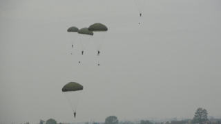 Военните отказали дефектни парашути