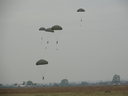 Военните отказали дефектни парашути