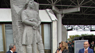 Аз съм убеден че паметникът няма да запустее Така както