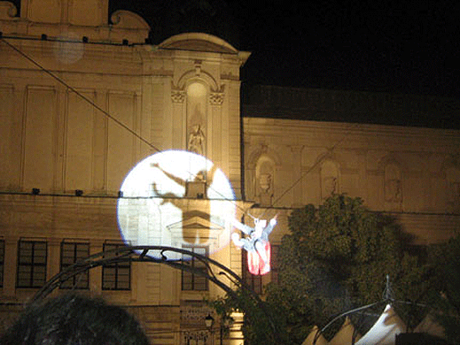 Французин танцува върху фасадата на галерия в София в "Нощ на музеите"