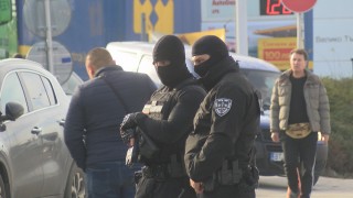 Двама души са задържани при спецакция на ГДБОП във Велико Търново