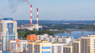 Един човек е починал и още близо 70 души са