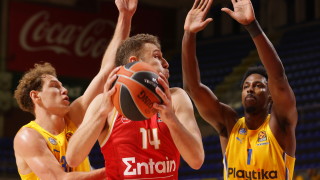 Българската баскетболна звезда Александър Везенков направи поредното си впечатляващо представяне