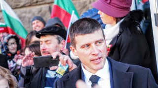 "Величие" ще протестират чак в Брюксел срещу "насилственото ни присъединяване" към еврозоната