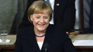 Меркел: Кризата с еврото е екзистенциална 