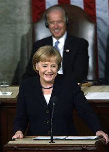 Меркел запази атомните централи