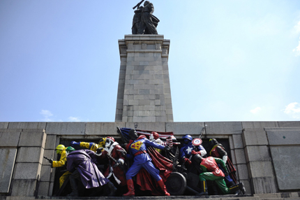 Русия иска виновници за изрисувания паметник 