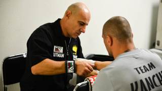 Водещият български професионален кътмен Евгени Василев навършва днес 50 години Той