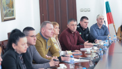 Министър Славов пита МФ защо надзирателите взимат по-малко от полицаите