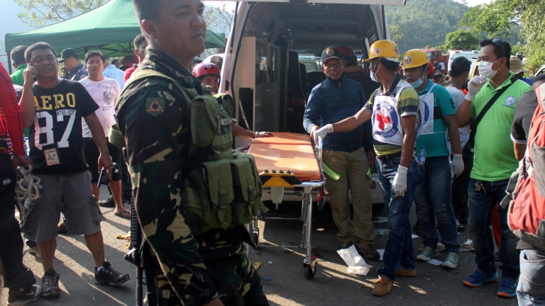 Автобусна катастрофа уби 29 души във Филипините 