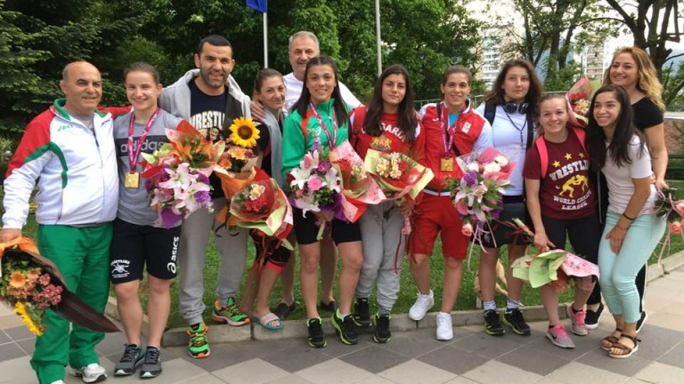 Националният отбор по борба за жени се завърна в България,