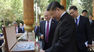 Путин подари сладолед на Си Дзинпин за 66-годишния му рожден ден
