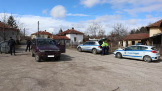 Заловиха 2-ма, обявени за издирване, при спецакция в Силистренско