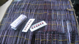 Митнически служители задържаха голямо количество дрехи и парфюми менте при