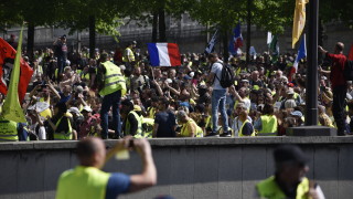 Френската полиция арестува 254 души по време на сблъсъци в