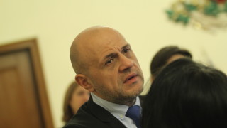 Истанбулската конвенция не будела желание у мъжете да обличат рокли и розови чорапи