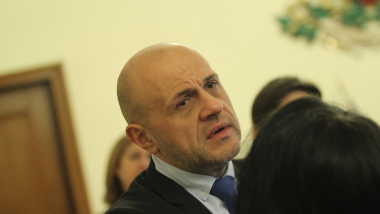 Истанбулската конвенция не будела желание у мъжете да обличат рокли и розови чорапи
